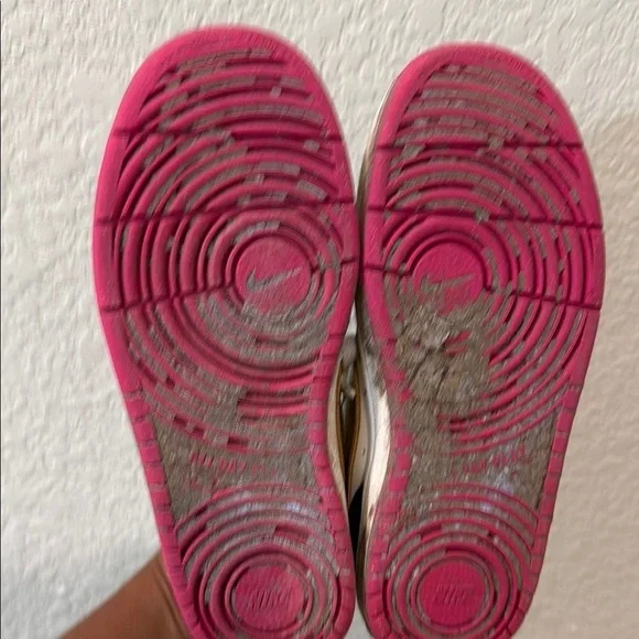 Nike Black and White Sneakers Classic Low-Top Design 3.5 y - Picture 13 of 14